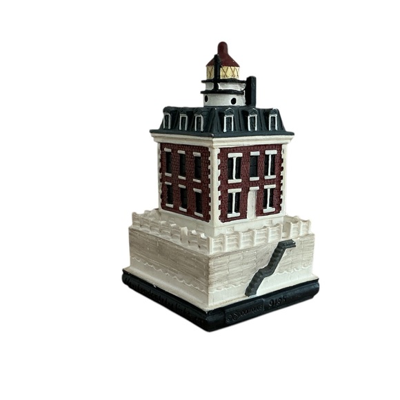 Spoontiques Other - Spoontiques New London Ledge Light Lighthouse Figurine